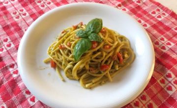Spaghetti noci, basilico e pomodorini
