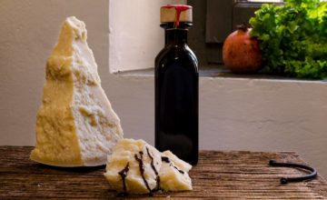 Flan di parmigiano e pere con aceto balsamico di Modena IGP