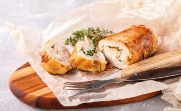 Involtini di pollo ripieni al forno, un secondo piatto semplice e delizioso!