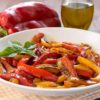 Come fare la peperonata: ricetta classica e al forno del celebre contorno siciliano!