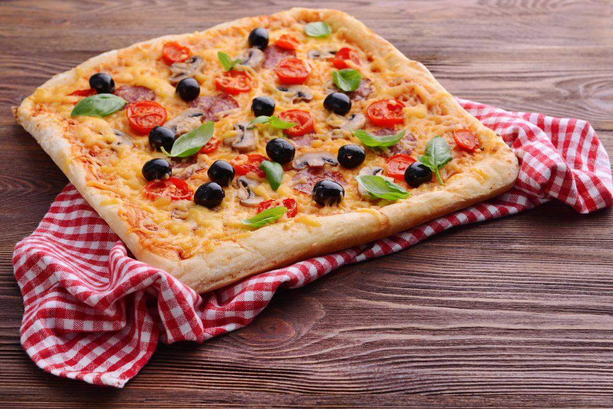Serata fra amici o in famiglia? Allora ci vuole la pizza in teglia fatta in casa!