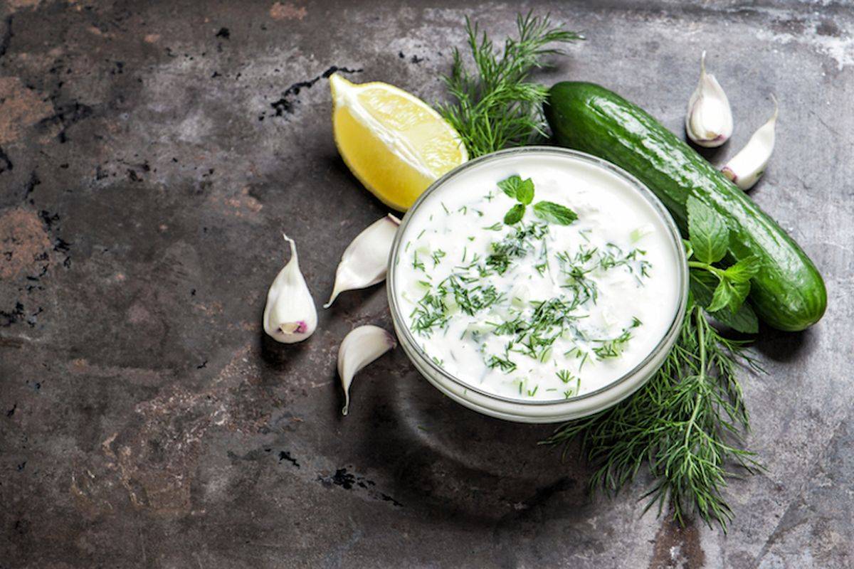 Che buono il Tzatziki: la ricetta per la salsa greca con yogurt e cetriolo!