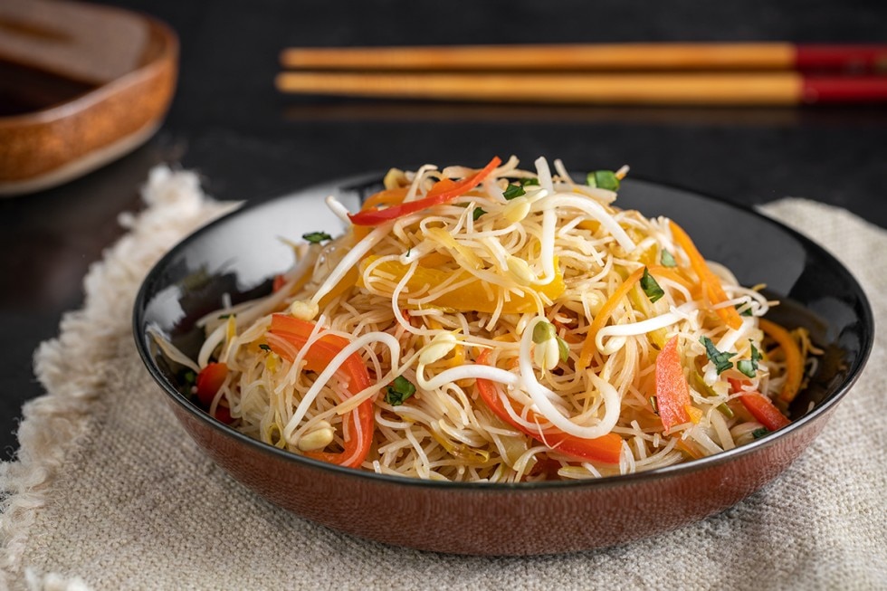 Spaghetti di riso con verdure