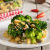 Broccoli al forno con pane al peperoncino