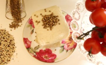 Tofu al coriandolo con quinoa e pomodori al profumo di coriandolo